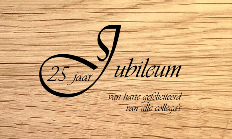 Tekst & Symbool - Design J - Persoonlijke Borrelplank