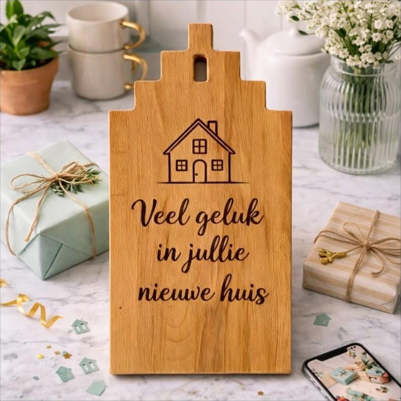 BORRELPLANK TRAPGEVELHUIS - beukenhout - 40x20cm – afbeelding 4