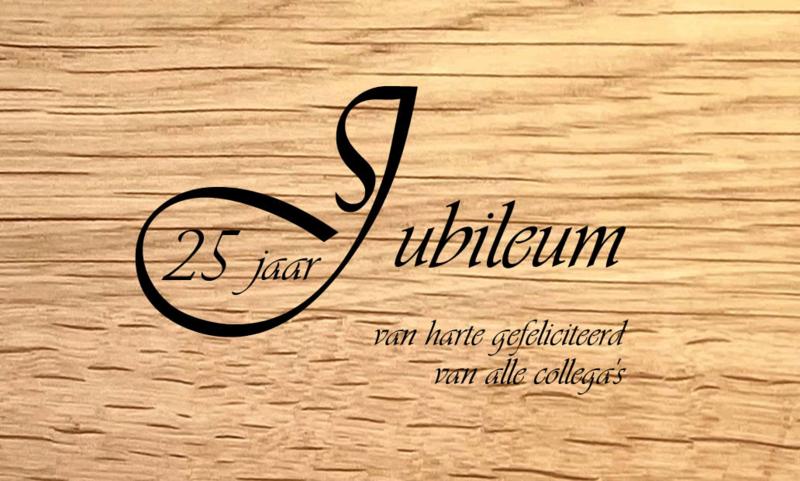 Tekst & Symbool - Design J - Persoonlijke Borrelplank